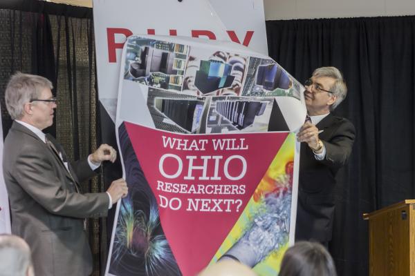 Chancellor John Carey and Statewide Users Group Chair Thomas Beck unveil Ruby Cluster name plate